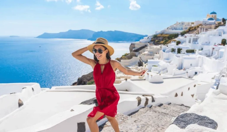 Here Are Luxurious Outfit Options For an Exciting Vacation Trip